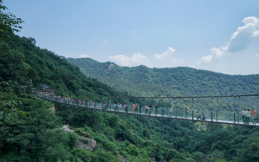 天津蓟州区文旅局通报“九山顶景区游客坠亡”：景区全面停业整顿