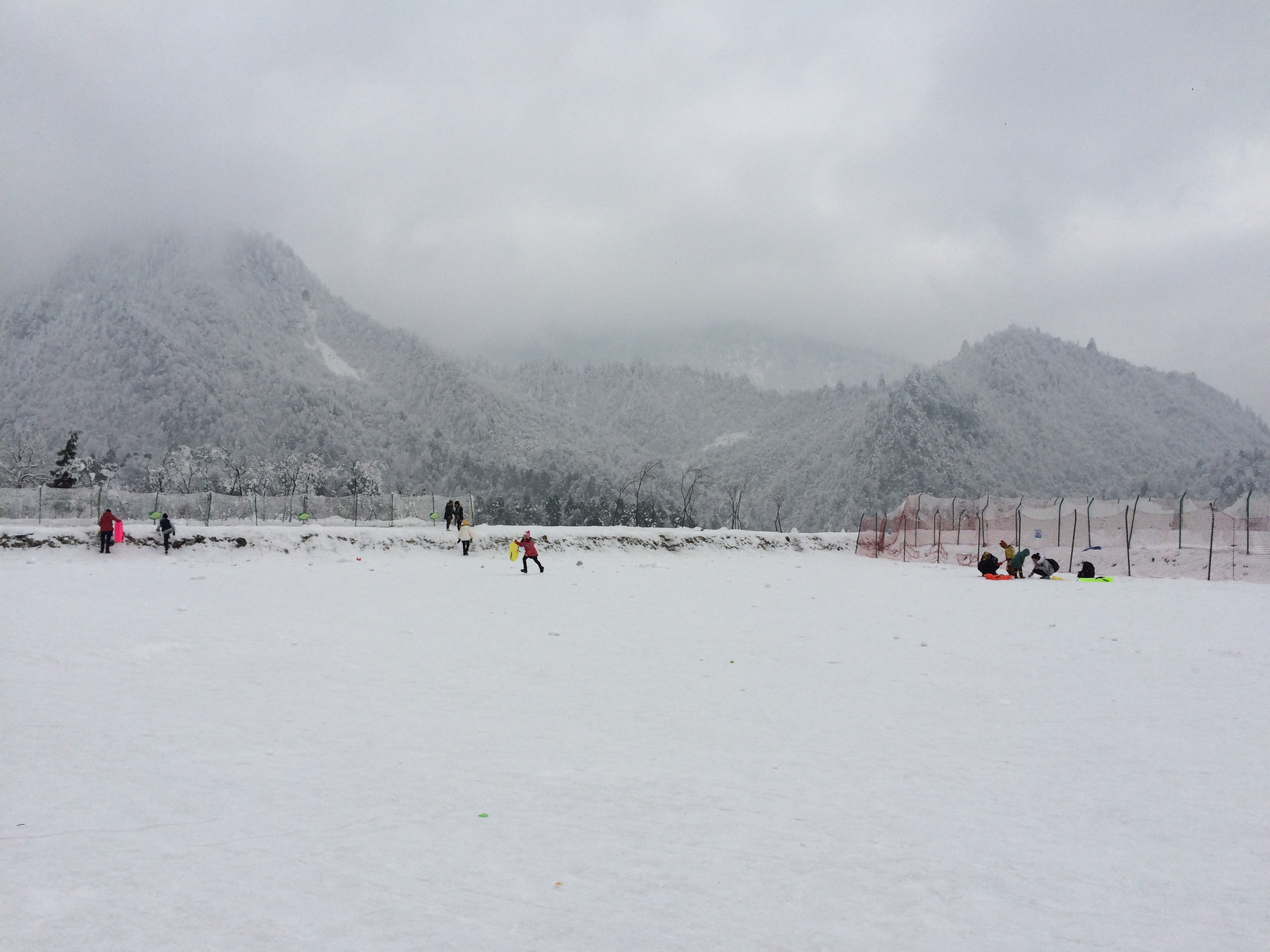 成都文旅：西岭雪山景区拟于12月16日重新开业