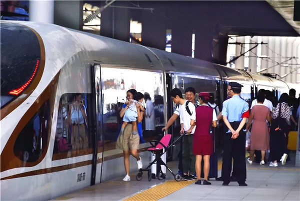 中秋假期首日全国铁路预计发送旅客1370万人次