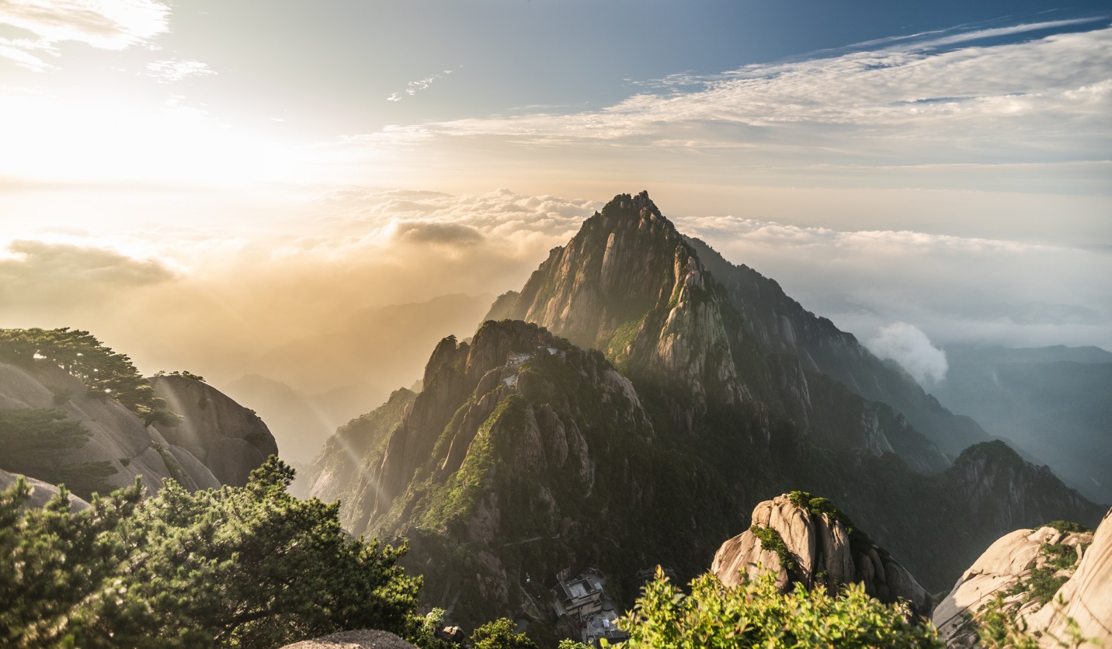 黄山旅游预计2022年上半年亏损1.5-2.15亿