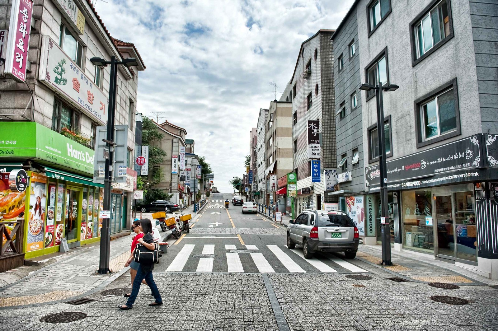 暑期出入境旅客突破千万 跨境游迎来高峰